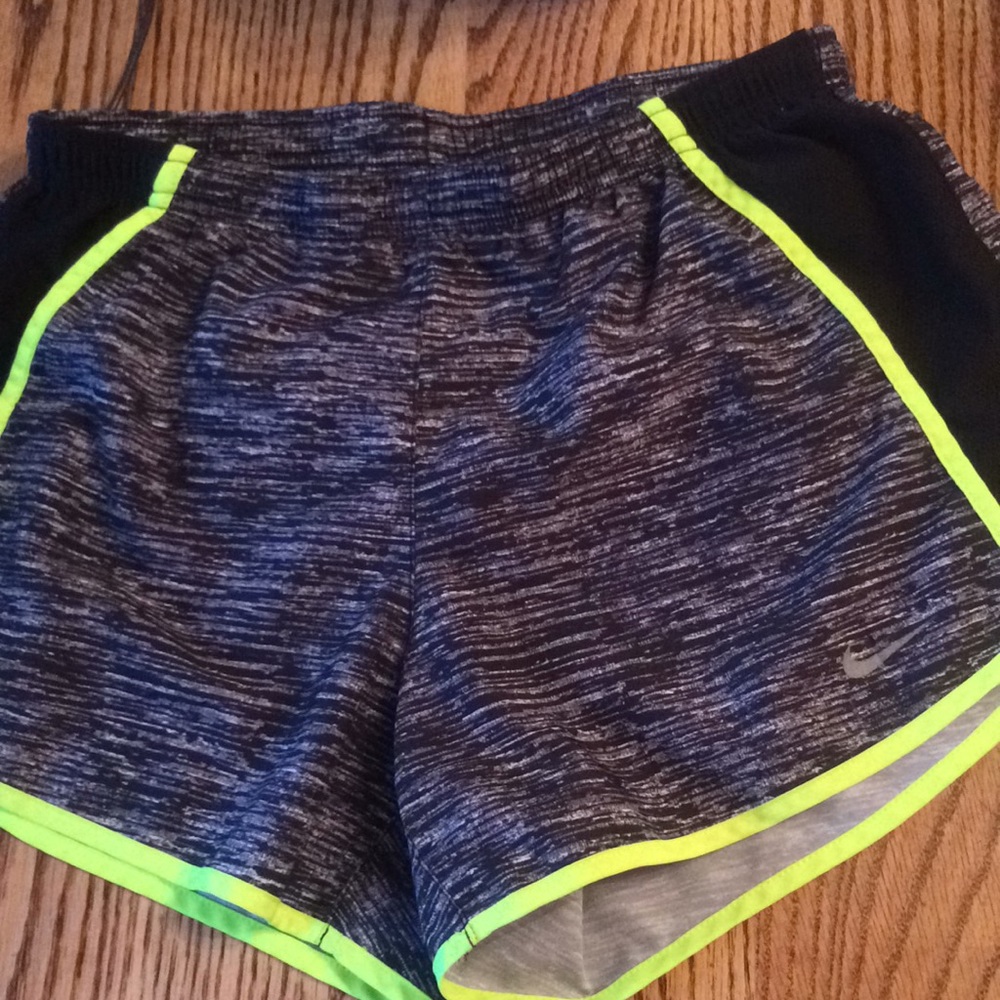 Nike women’s size small short